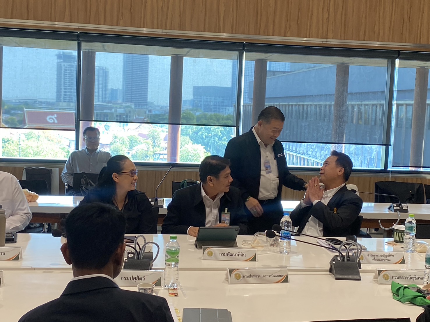title - ส.ป.ก. ร่วมติดตามและรับฟังการประชุมสภาผู้แทนราษฎร วันที่ 2